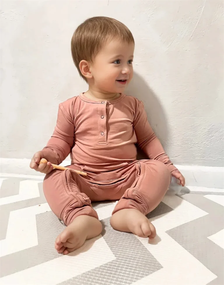 Seamless Pajamas Christmas And Blanket Small Batch Production with CPSC Regulated Complian