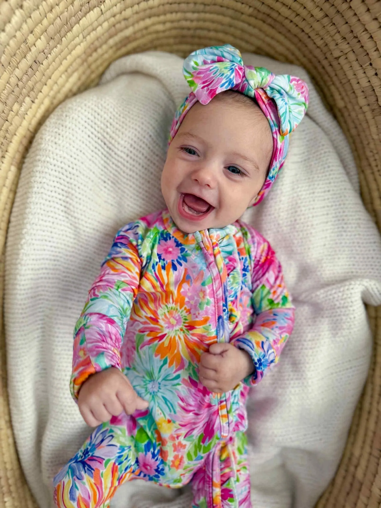 Soft bamboo newborn romper pajamas in neutral tones, perfect for B2B wholesale buyers seeking sustainable, high-quality baby clothing options.