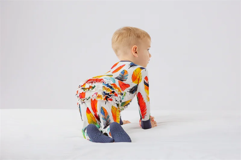 Adorable Christmas romper for babies, perfect for B2B wholesale buyers seeking festive, high-quality seasonal apparel for retail stores.
