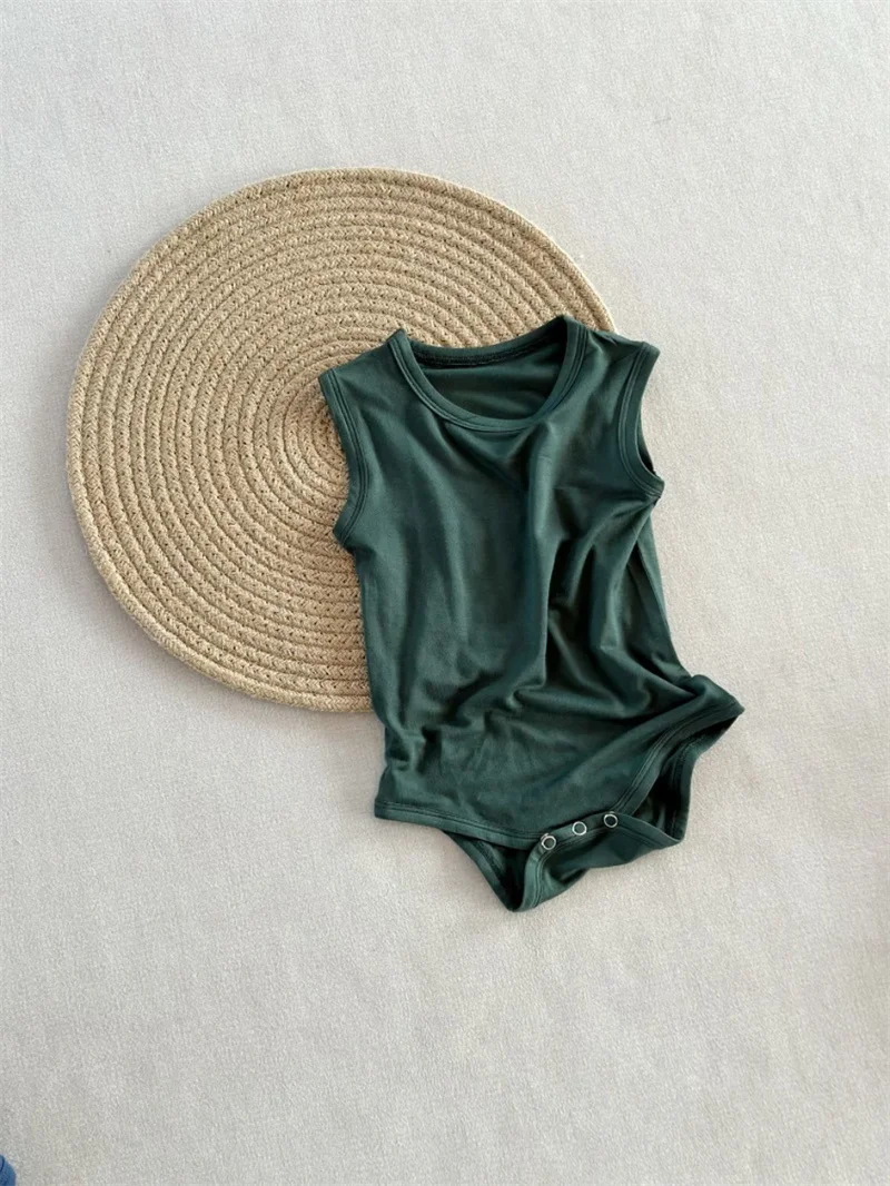 Eco-friendly bamboo baby clothing bundle available for B2B wholesale. Soft, sustainable, and ready-to-ship for retailers seeking quality products.