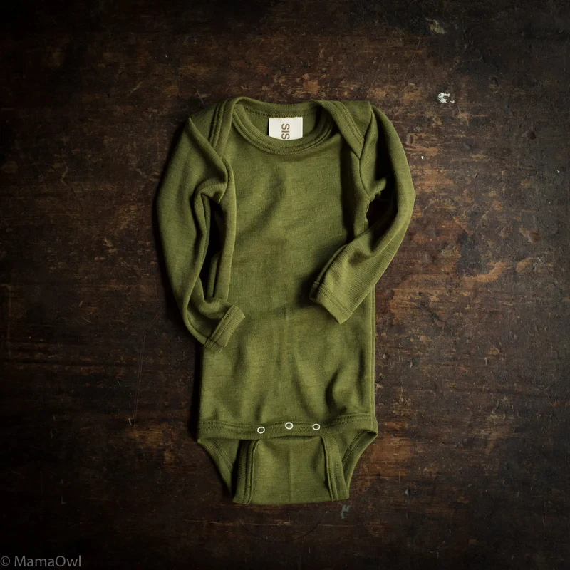 Eco-friendly bamboo fiber baby romper in soft, breathable fabric – perfect for B2B wholesale buyers seeking sustainable baby apparel.