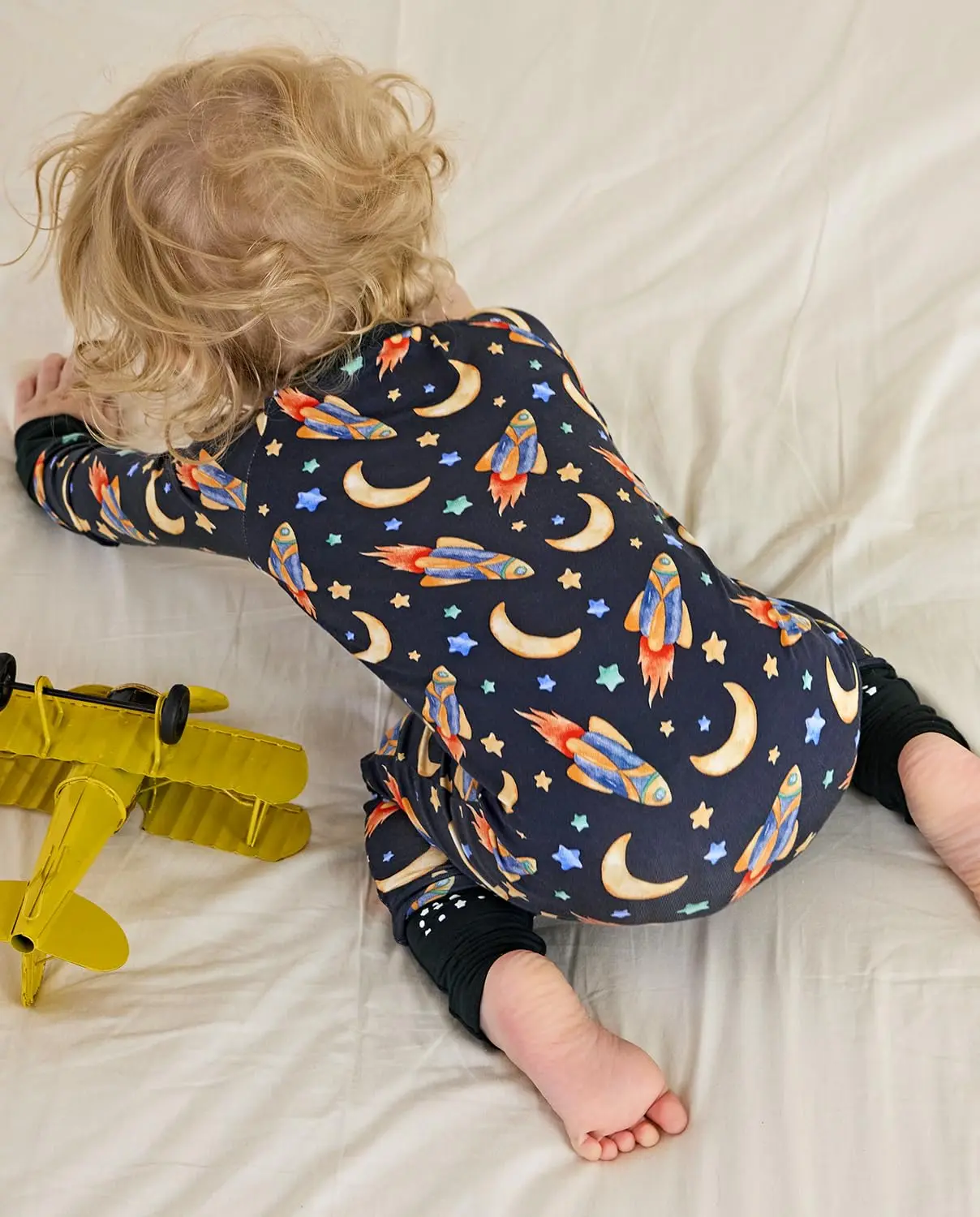 Wholesale bamboo baby rompers and family pajamas – soft, sustainable, and perfect for retailers seeking premium eco-friendly sleepwear collections.